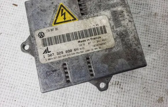 Volkswagen Touran I Xenon control unit/module 1T0907391 1307329090 1039F00887