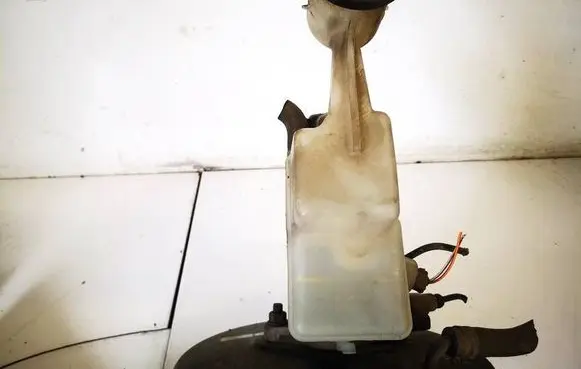 Brake fluid reservoir