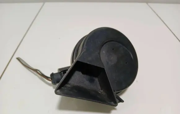 Audi A4 S4 B7 8E 8H Horn signal 8E0951223A