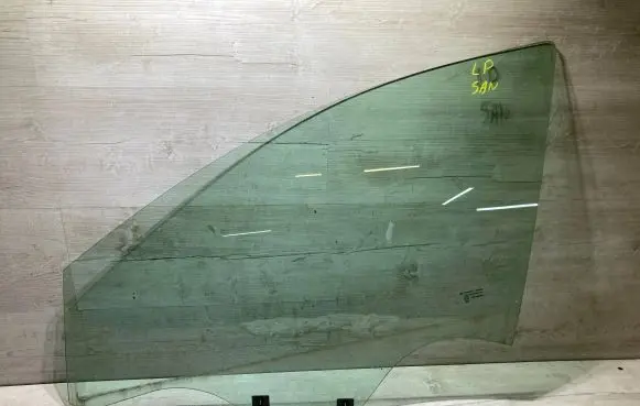 Dacia Sandero III Front door window glass four-door
