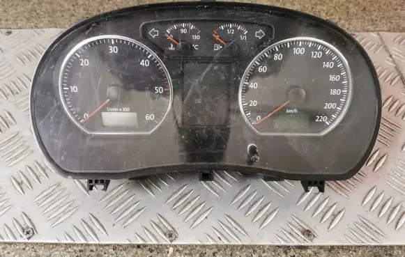 Volkswagen Polo Speedometer (instrument cluster) 6Q0920822L