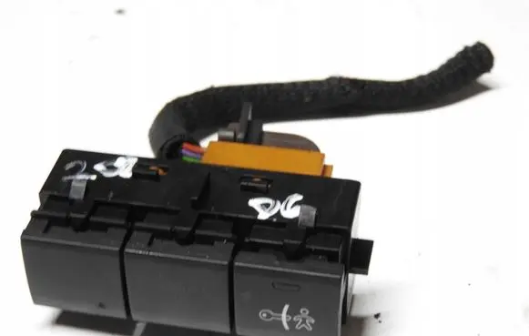 Peugeot 208 I Tailgate/trunk/boot open switch 967508hguyfgu83ZD