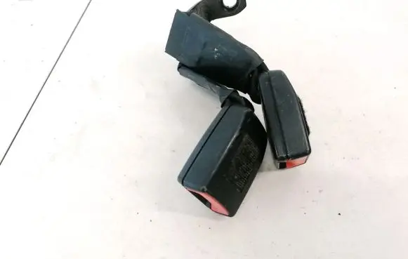 Middle seatbelt buckle (rear)