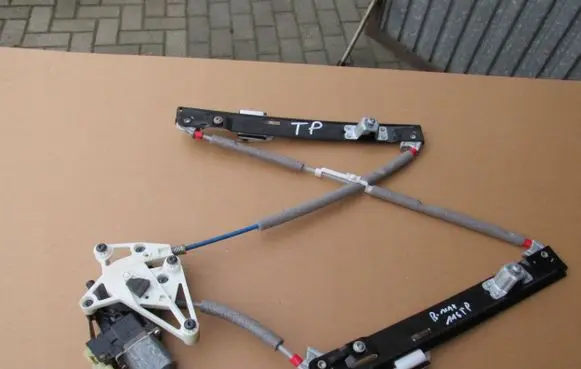 Ford B-MAX Rear door window regulator with motor