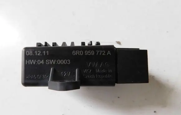 Volkswagen Polo V 6R Seat heating relay 6R0959772A