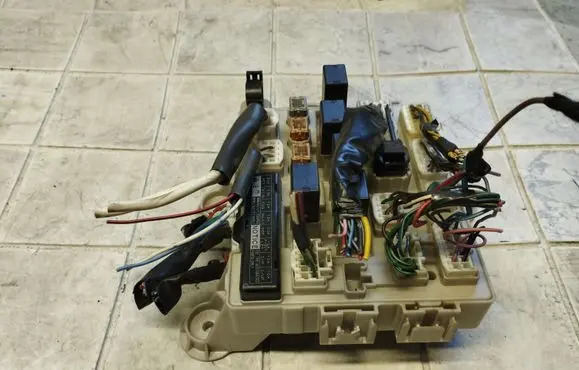 Toyota Previa (XR30, XR40) II Fuse module 8922128040 1A240077040