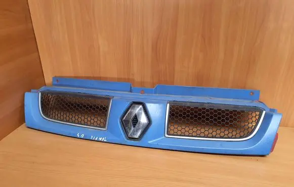 Renault Trafic II (X83) Front bumper upper radiator grill 7700313438 525719894 9166634