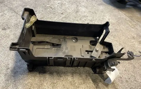 Opel Insignia A Battery box tray 312632764