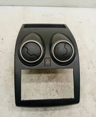 Nissan Qashqai Dash center air vent grill P10381A77100