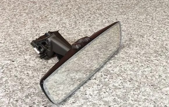 Rear view mirror (interior)