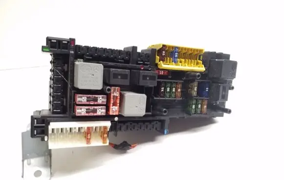 Mercedes-Benz C W204 Fuse module A2049005201