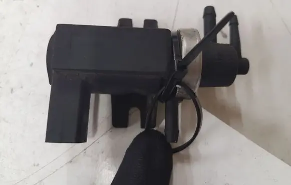 Volkswagen Golf IV Turbo solenoid valve 1J0906627 72290320