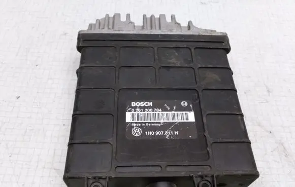 Volkswagen Golf III Engine control unit/module 0261200784 1H0907311H