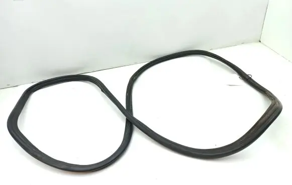 Mercedes-Benz CLK A208 C208 Trunk rubber seal (body) 