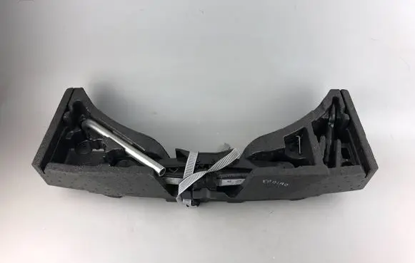 Skoda Kodiaq Tool set 565863957A 5QF01031D
