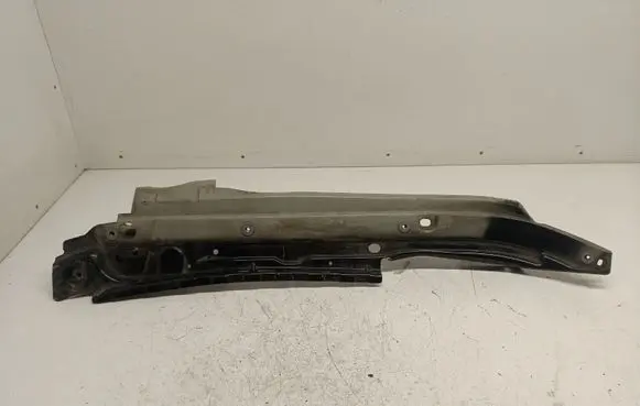 Audi Q7 4L Fender mounting bracket 4L0805158A