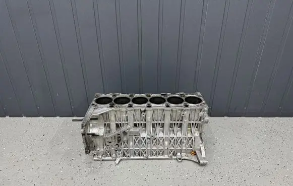 BMW 5 E60 E61 Engine block 306D3 26526747 M57