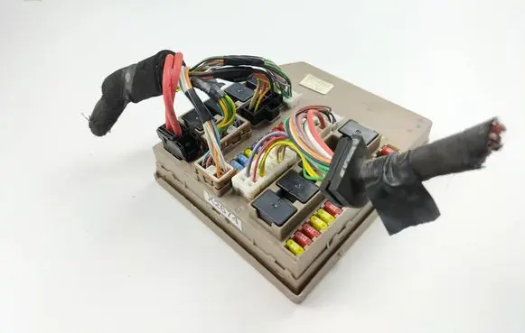 Renault Clio III Fuse module 674660A