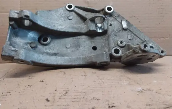 Peugeot 307 Generator/alternator bracket 9650034280