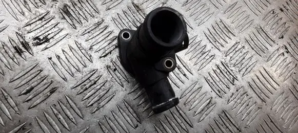 Volkswagen PASSAT B5 Engine coolant pipe/hose 028121132