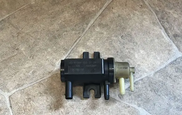 Mercedes-Benz E W212 Engine mount vacuum valve A0091533128