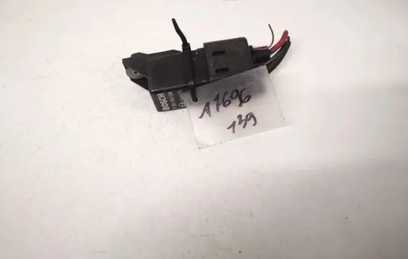 Volkswagen Golf V Glow plug pre-heat relay 0281003038 038907281d