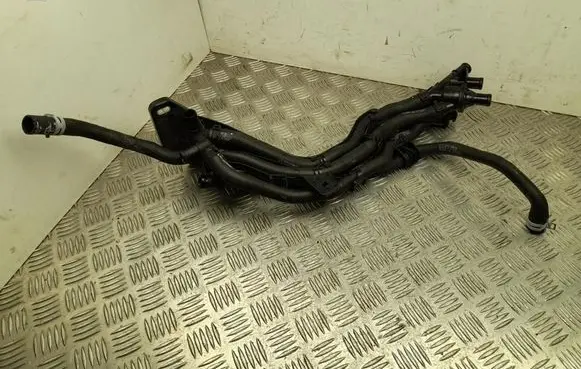 Engine coolant pipe/hose