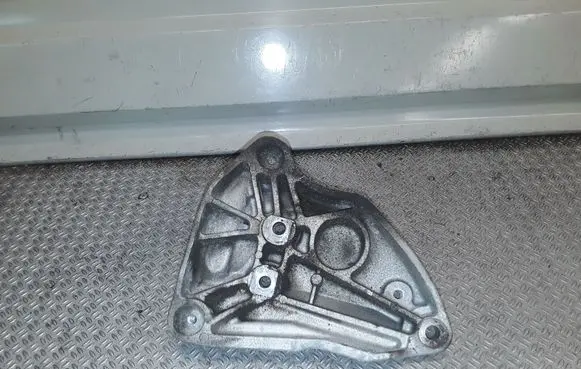 Chevrolet Volt I A/C compressor mount bracket 55569037