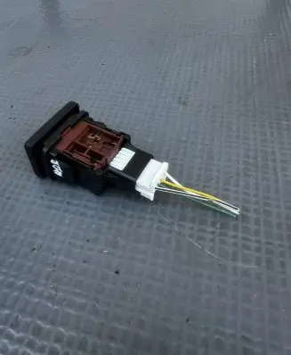 Toyota Avensis T270 Fuel tank opening switch 15C252
