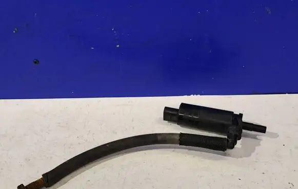 Mercedes-Benz E W212 Windscreen/windshield washer pump 2108691221