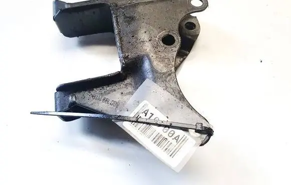 Volkswagen Polo IV 9N3 Engine mounting bracket 6q0199111b