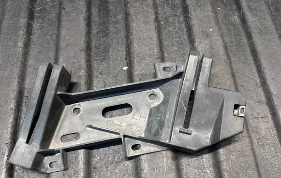 Infiniti FX Headlight/headlamp mounting bracket 625651CA0A