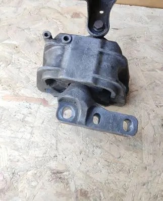 Skoda Octavia Mk2 (1Z) Engine mount bracket 1K0199262AT