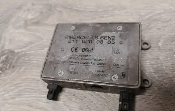 Mercedes-Benz CLS C219 Bluetooth antenna 2118200885 09701212