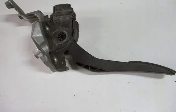 BMW 2 Active Tourer U06 Accelerator throttle pedal AH229F836AA