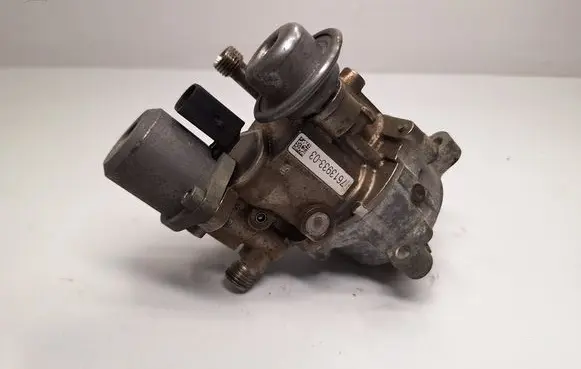 BMW X5 E70 Fuel injection high pressure pump 7613933 13517613933 13517616170