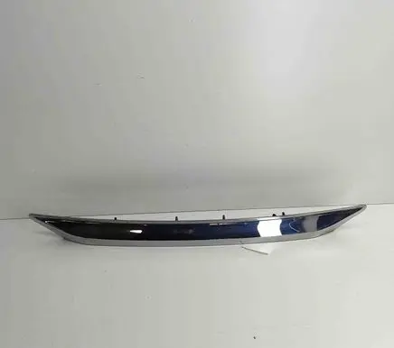 Trunk door license plate light bar