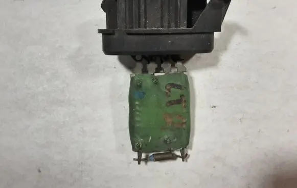 Volkswagen II LT Heater blower motor/fan resistor