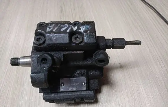 Lancia Thesis Fuel injection high pressure pump