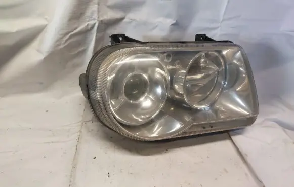 Chrysler 300 - 300C Headlight/headlamp