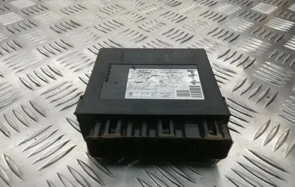 Ford Focus Comfort/convenience module 98AG15K600DA