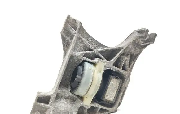 Peugeot 308 Engine mount bracket A1519003