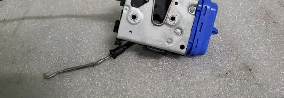 Audi A4 S4 B5 8D Rear door lock 8D0839016A