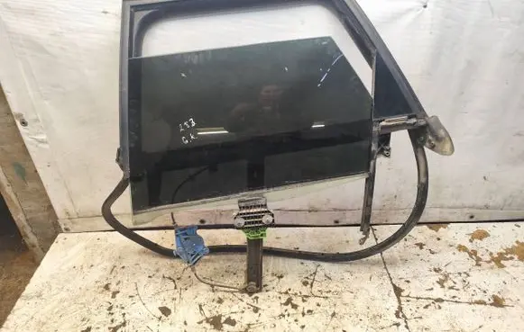 Audi A4 S4 B6 8E 8H Rear door window/glass frame 