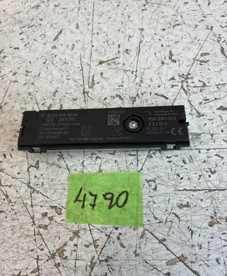 Mercedes-Benz Vito Viano W447 Aerial antenna amplifier A2229055804 DA103365 ZGS001