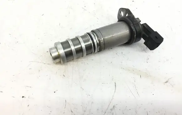 BMW 6 F12 F13 Camshaft vanos timing valve 8605123