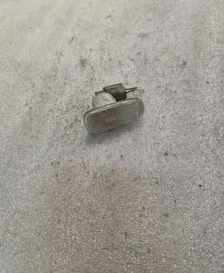 Front fender indicator light