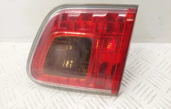 Toyota Avensis T270 Tailgate rear/tail lights 8158105110