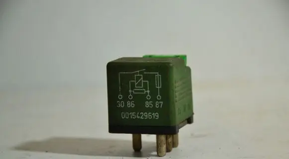 Mercedes-Benz E W124 Other relay A0015429619