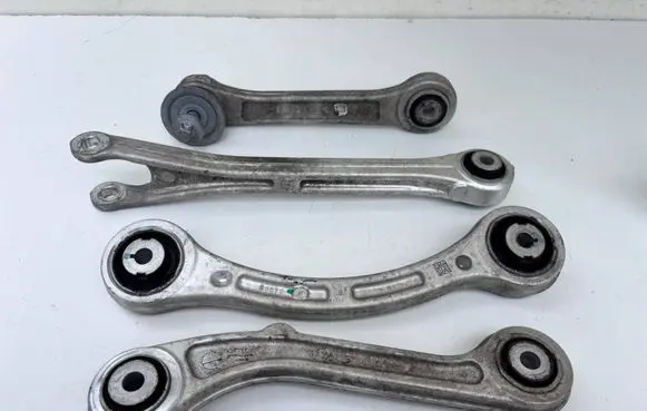 Maserati Ghibli Rear upper control arm/wishbone 670007252 670035979 69573